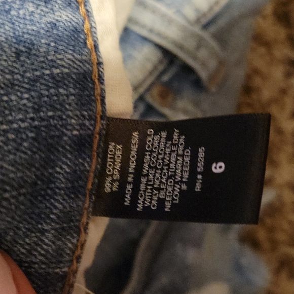 Express Shorts - Picture 2 of 3